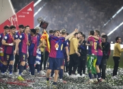 英雄联盟总决赛直播-包含争夺荣誉！足球比赛场上的豪门之战令人热血沸腾！的词条