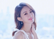 英雄联盟总决赛2025-冰雪战场上的炽热核心，罗德里熔断防线，拜仁北征展雄风