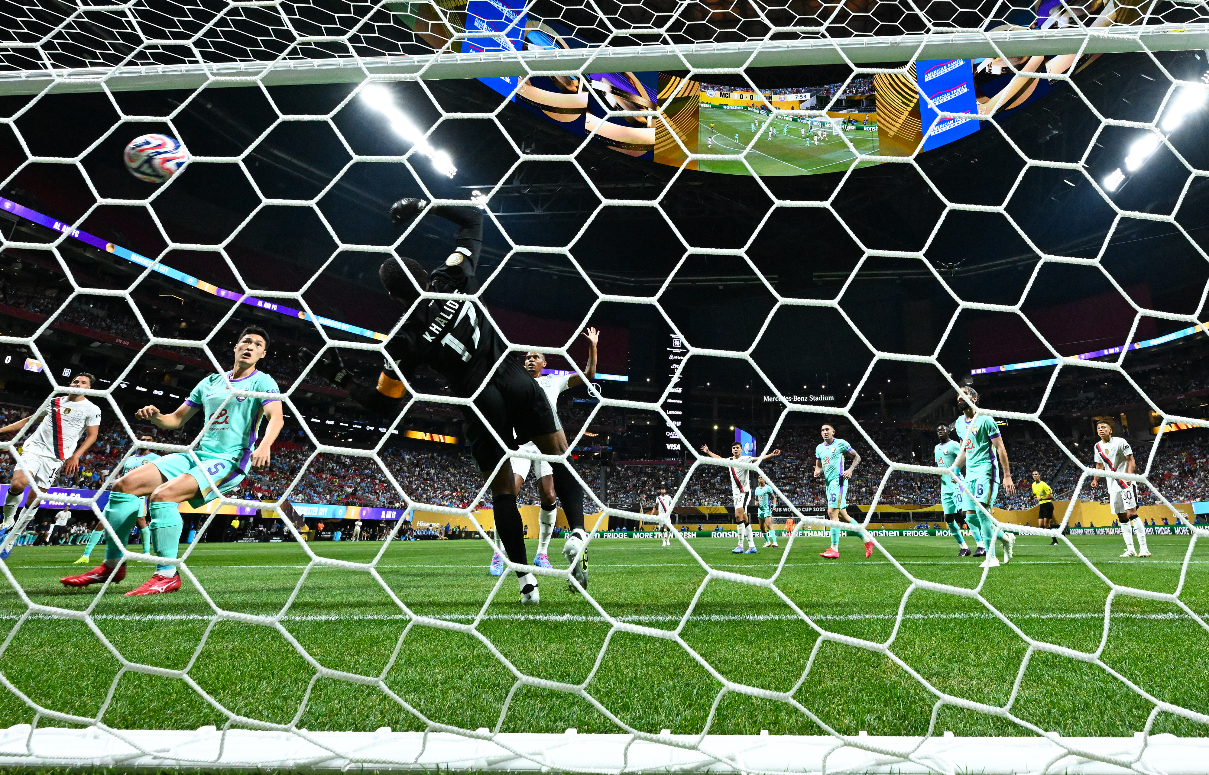 梦幻般的足球竞技场，挑战不断引人注目的简单介绍