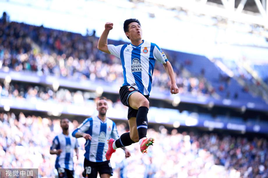 武磊帽子戏法，带领西班牙人大胜对手