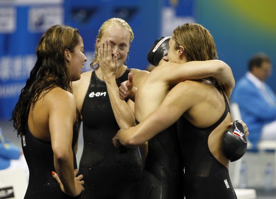 荷兰游泳选手表现抢眼,获得奖牌加冕 荷兰游泳选手表现抢眼,获得奖牌加冕