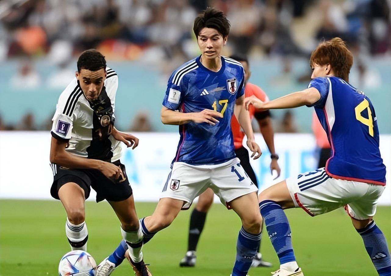 日本队翻盘德国队，黄鸭组合点燃赛场