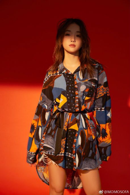 越南运动员女子速滑冰赢得团体赛冠军