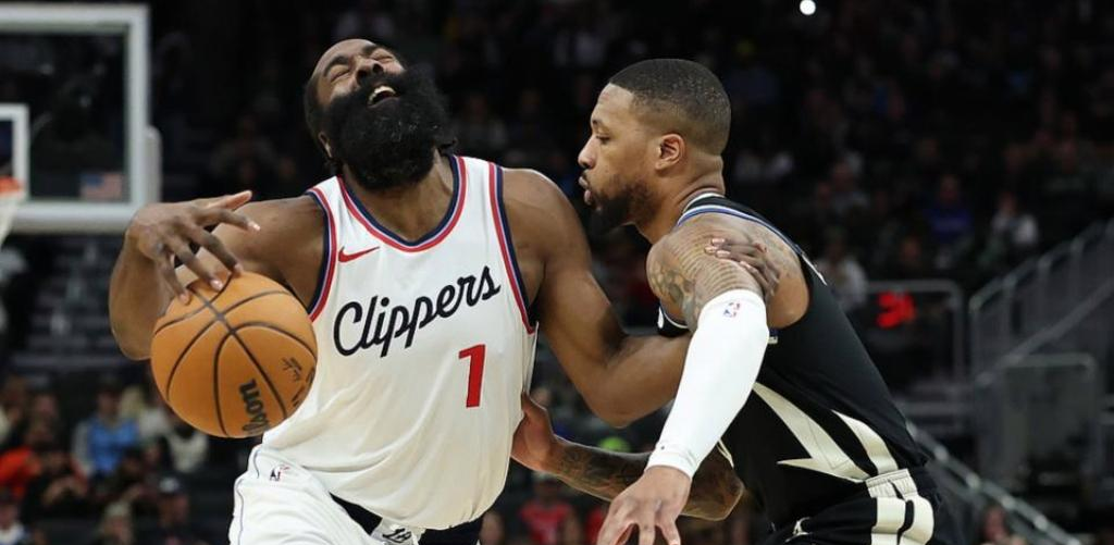 快船横扫76人,易建联扛起全队 快船横扫76人,易建联扛起全队