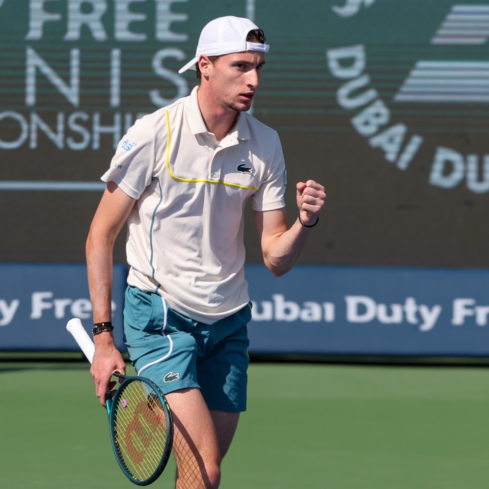 戴维斯杯险胜拉沃尔杯,梅德韦杰夫统治全场 戴维斯杯险胜拉沃尔杯,梅德韦杰夫统治全场