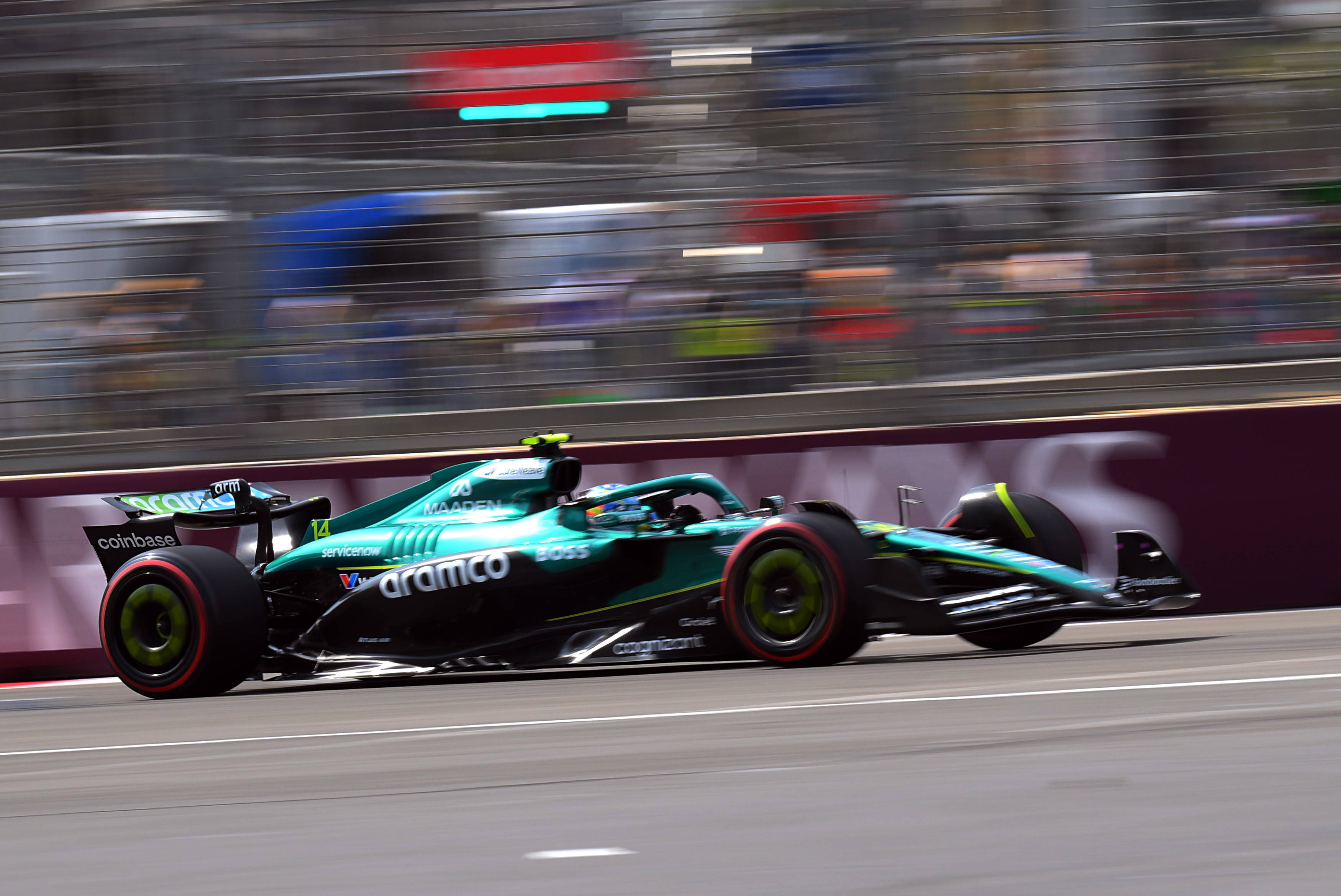 迈凯伦绝杀梅赛德斯,汉密尔顿带队取胜 迈凯伦绝杀梅赛德斯,汉密尔顿带队取胜