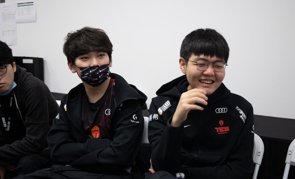 英格兰队力克中国队,奥恰洛夫惊艳四座 英格兰队力克中国队,奥恰洛夫惊艳四座