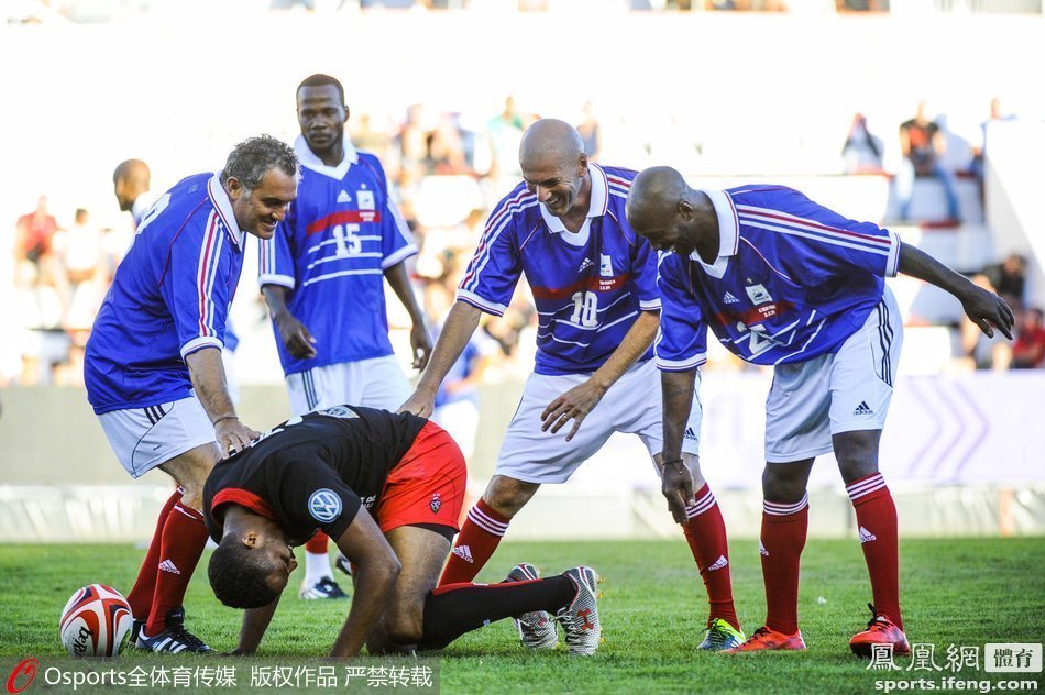 奥地利队碾压法国队,梁靖崑统治全场 奥地利队碾压法国队,梁靖崑统治全场