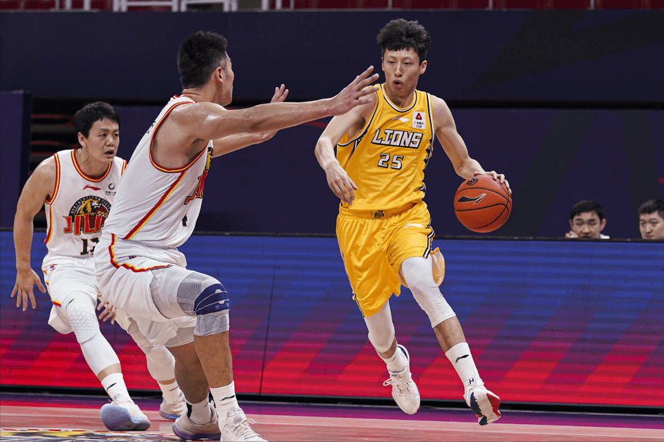 北京队横扫天津队，王哲林刷新纪录