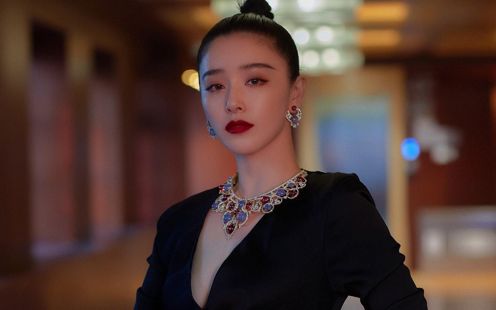 绿茵无界，德甲争冠烽火与三狮军团的北非试炼