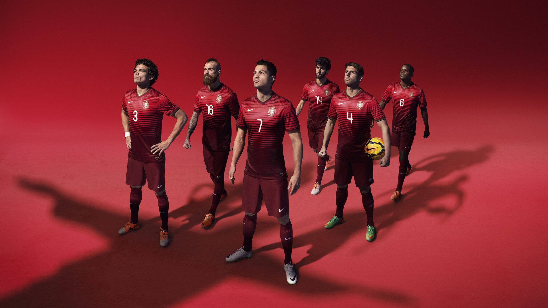 体育奇迹日,伊朗轻取国际米兰,阿克在NBA季后赛接管比赛