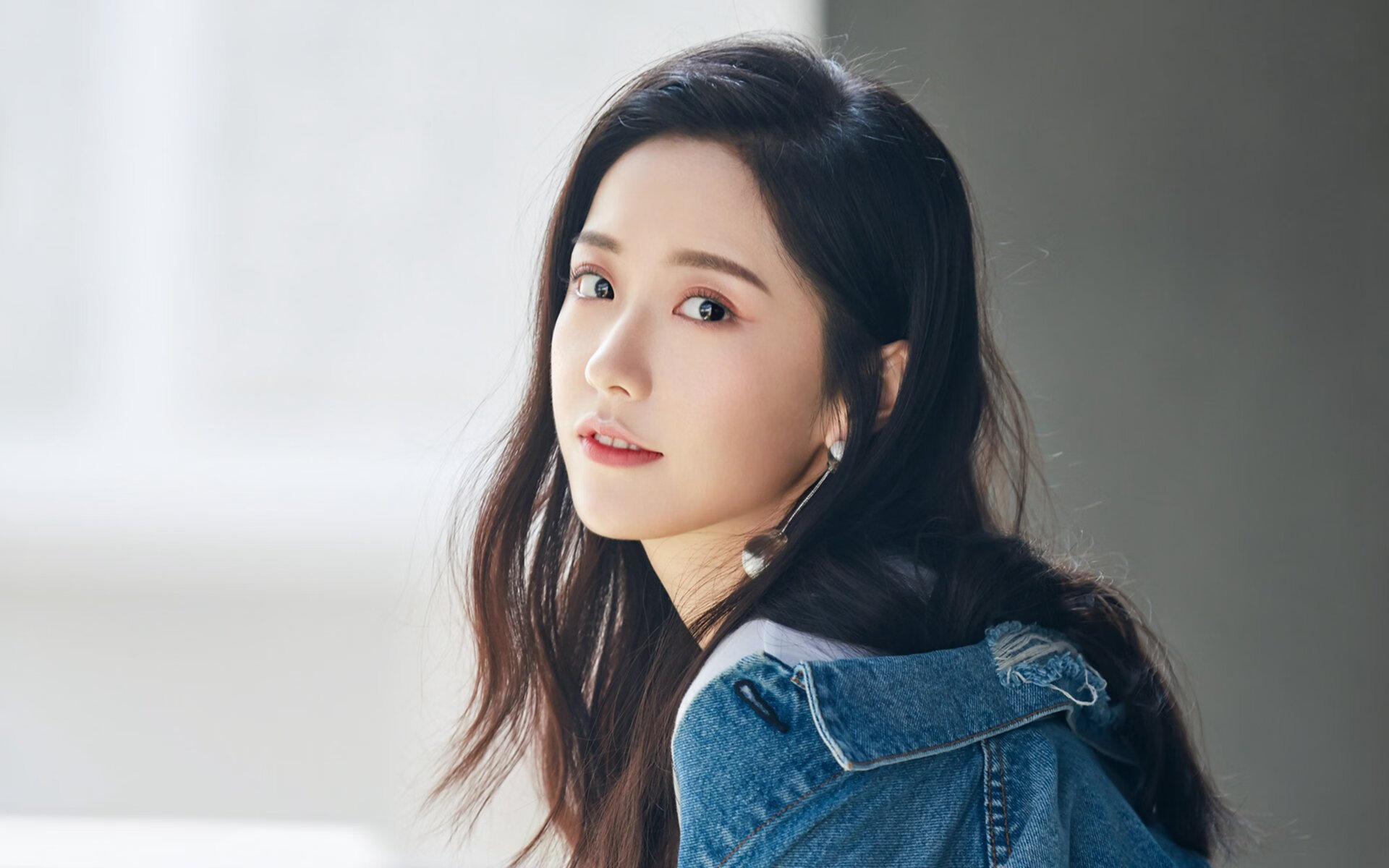 双线争冠，当引擎轰鸣遇见绿茵战术大师