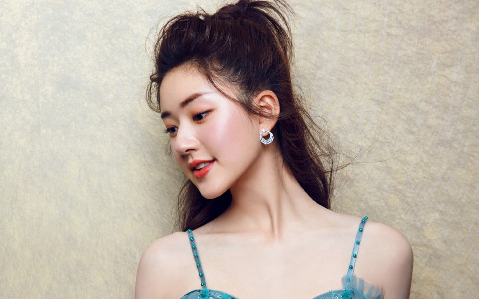 南美的血色闪电，当智利与乌拉圭的巅峰对决，被亚洲球王孙兴慜的快速反击改写